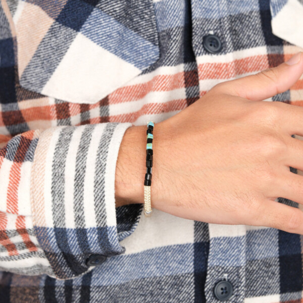 Kişiye özel miyuki boncuklu mors alfabesi bileklik krem renkli makrome örgü